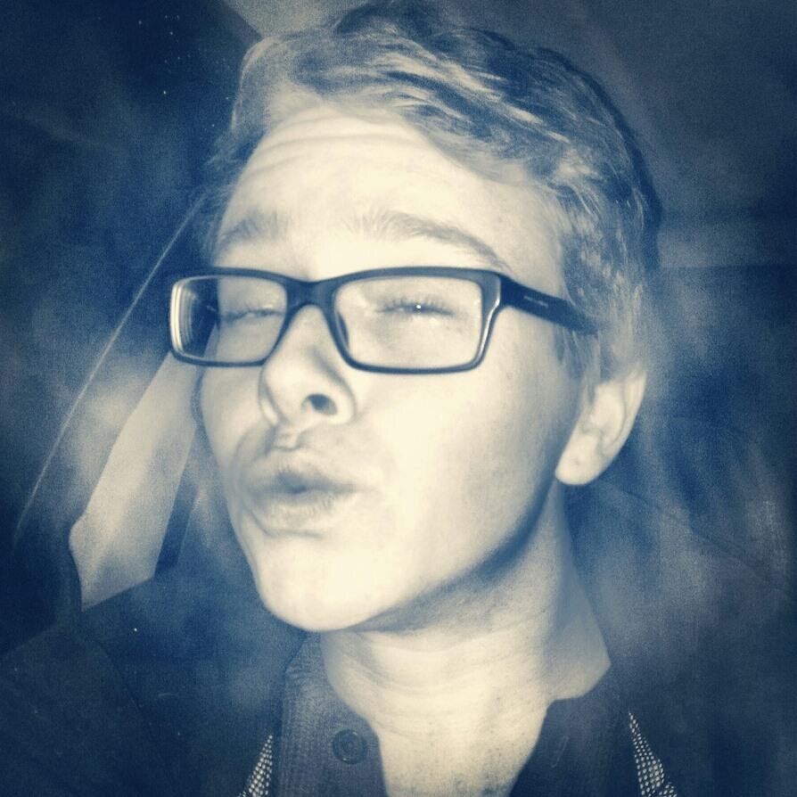 DieuTombe's profile picture. Belgische Gentenaar, Levensgenieter, Vrije Meningsuiter, Shwalbespecialist in Floorball & (mini)Voetbal
#DieuTombe