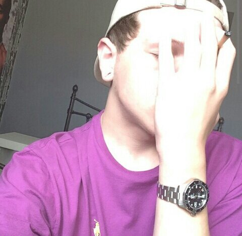 shootsmyself's profile picture. ︻╦╤─