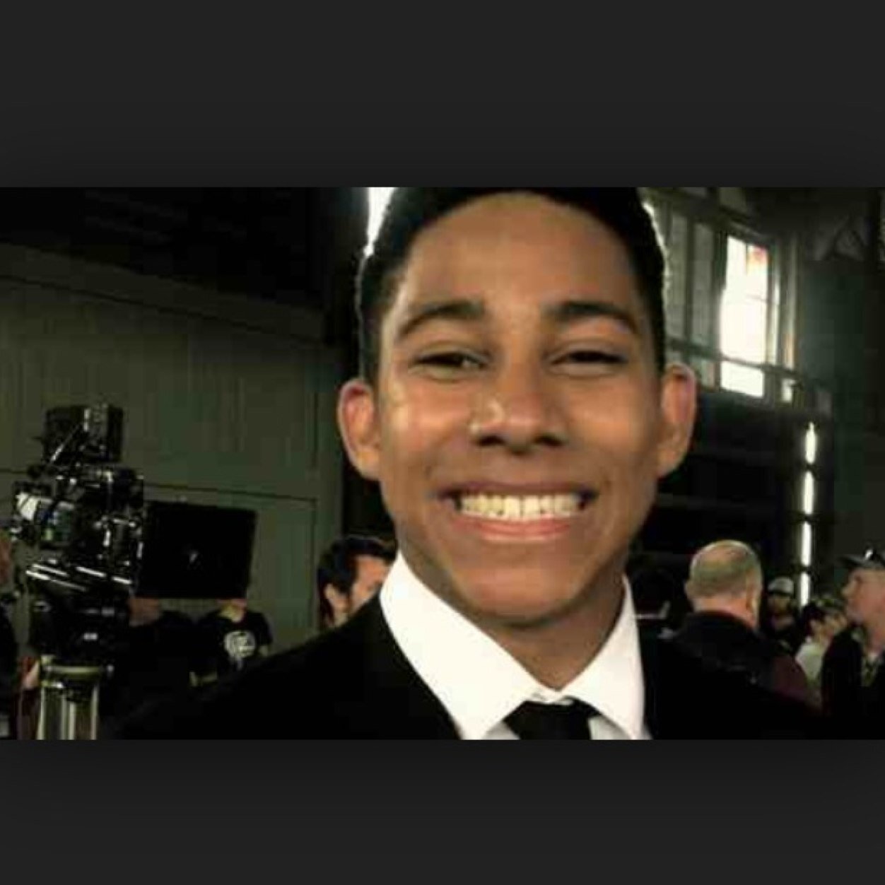 _f0urever's profile picture. Fear doesnt shut you down, it wakes you up ~ initiate ~ tribute ~ i am the mockingjay ~ Four threw knives at my head