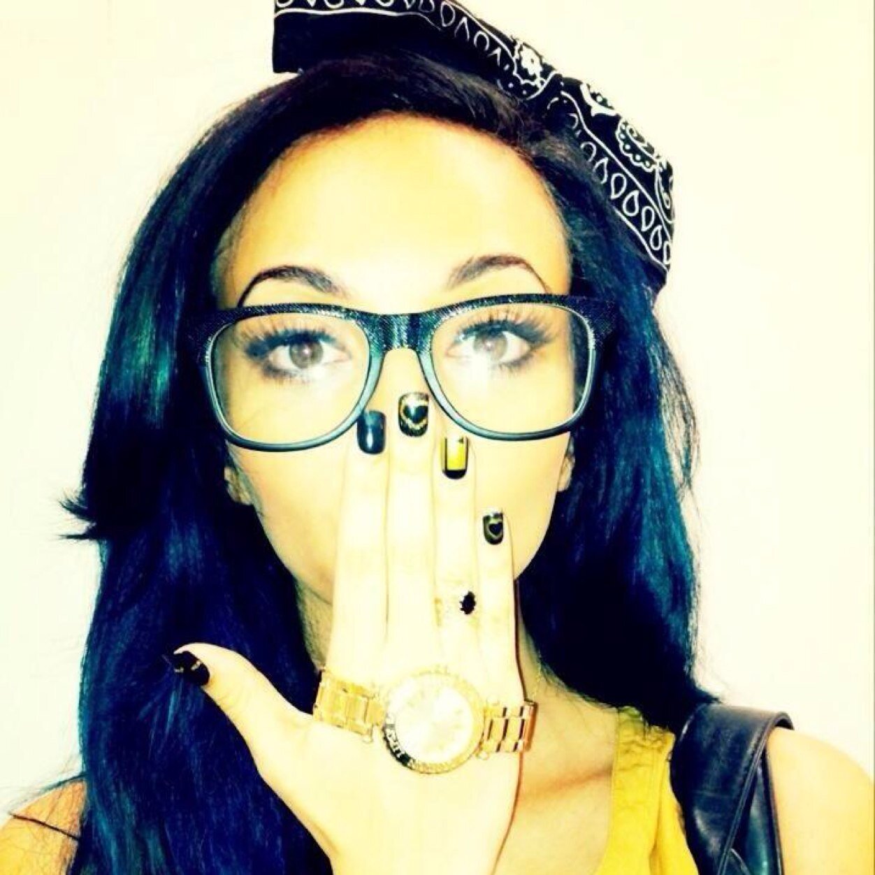 icecream_257's profile picture. i just gave you a free follow, it's completely free so you dont have to follow anyone in return bc that's what free follows should be about, right?