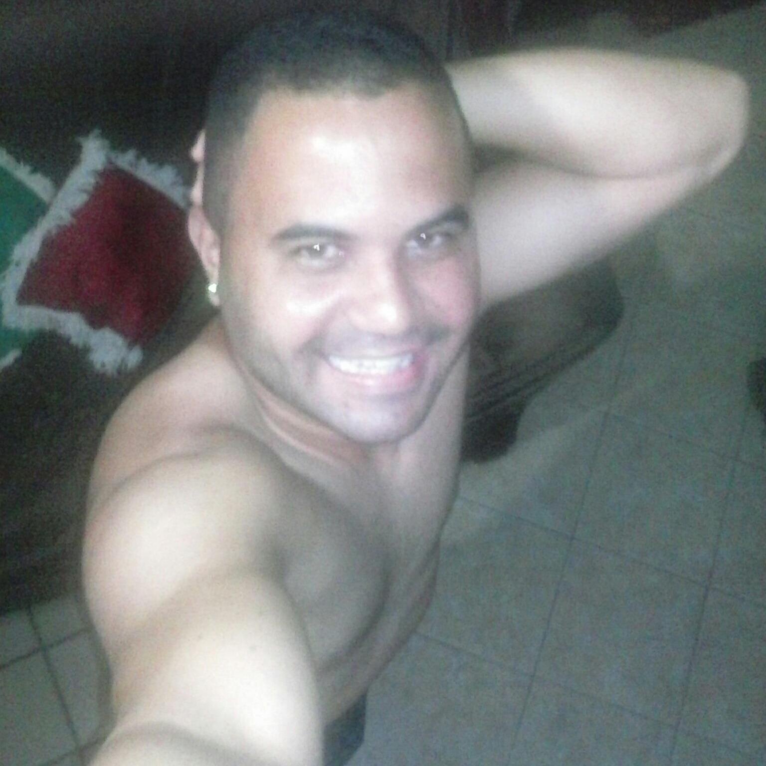 Sou sincero amigo e verdadeiro e adoro fazer amizades. Estou sempre presente adoro dar e receber carinho.
