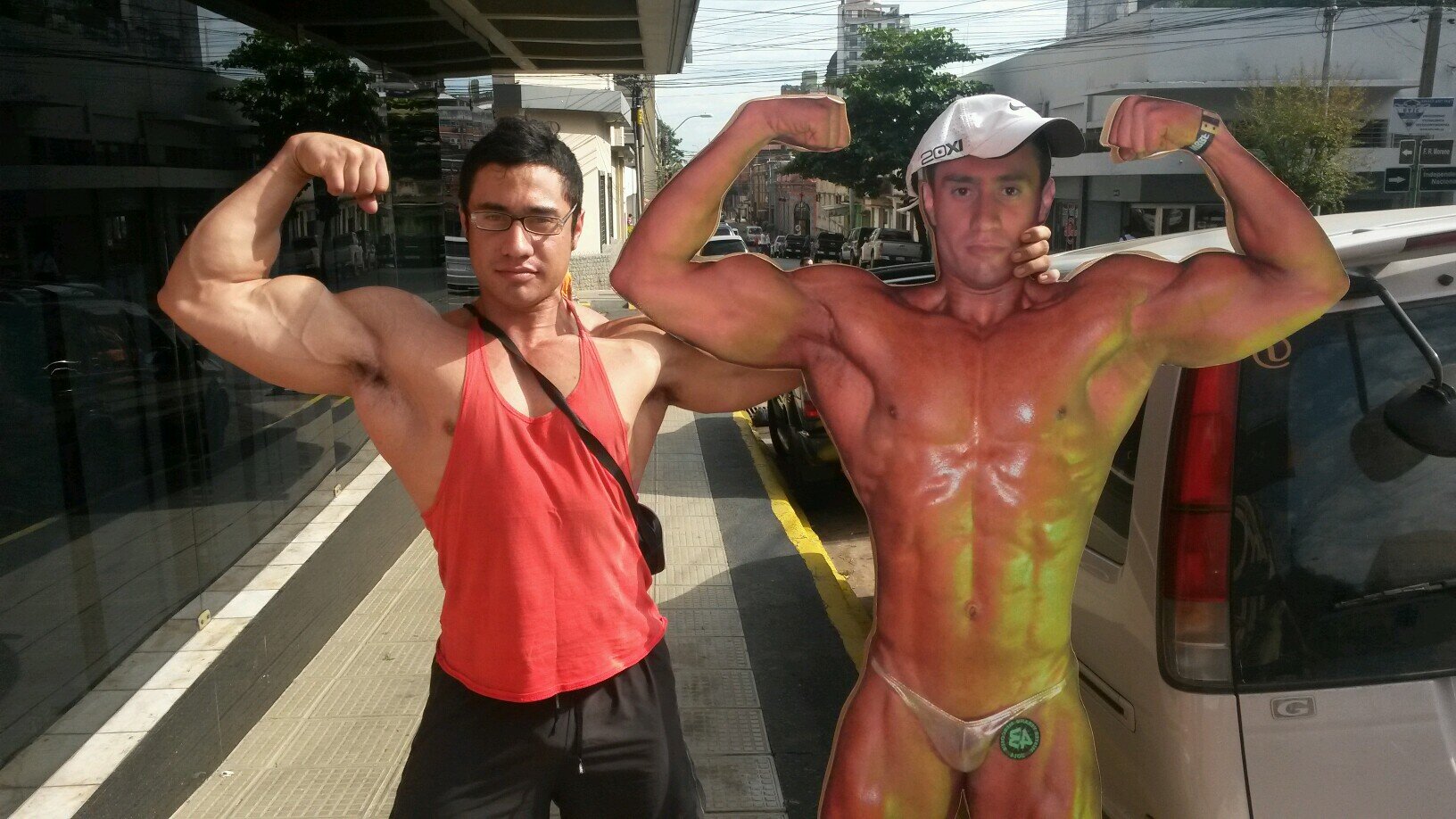 Entrenador en click tv canal 13, preparador se atletas y personal trainer,propietario de Galactic Gym,modelo grafico