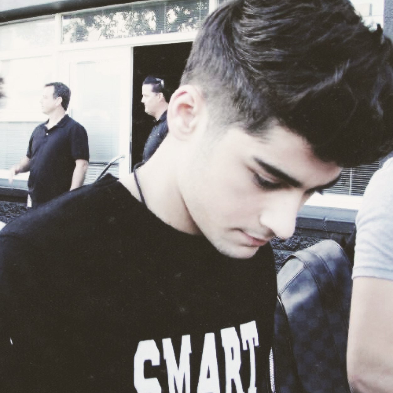 raybanzouis_39's profile picture. ask for a follow back on @raybanzouis