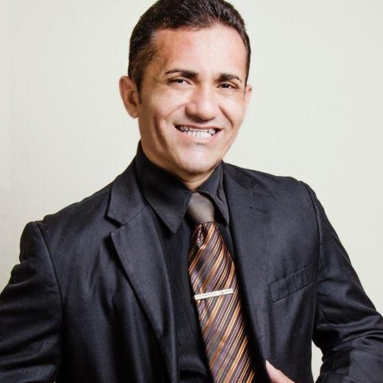 Cantor e Compositor Gospel, Há 13 anos lançando o pão sobre as águas, Adorando a Jesus Cristo. http://t.co/hbtPFkBfIy