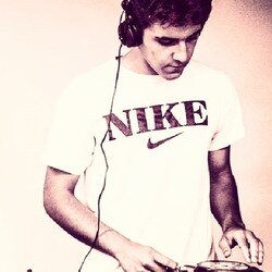 Music producer. SoundCloud - https://t.co/3ZI69phAlu            Youtube - http://t.co/kJ3dOISY6W