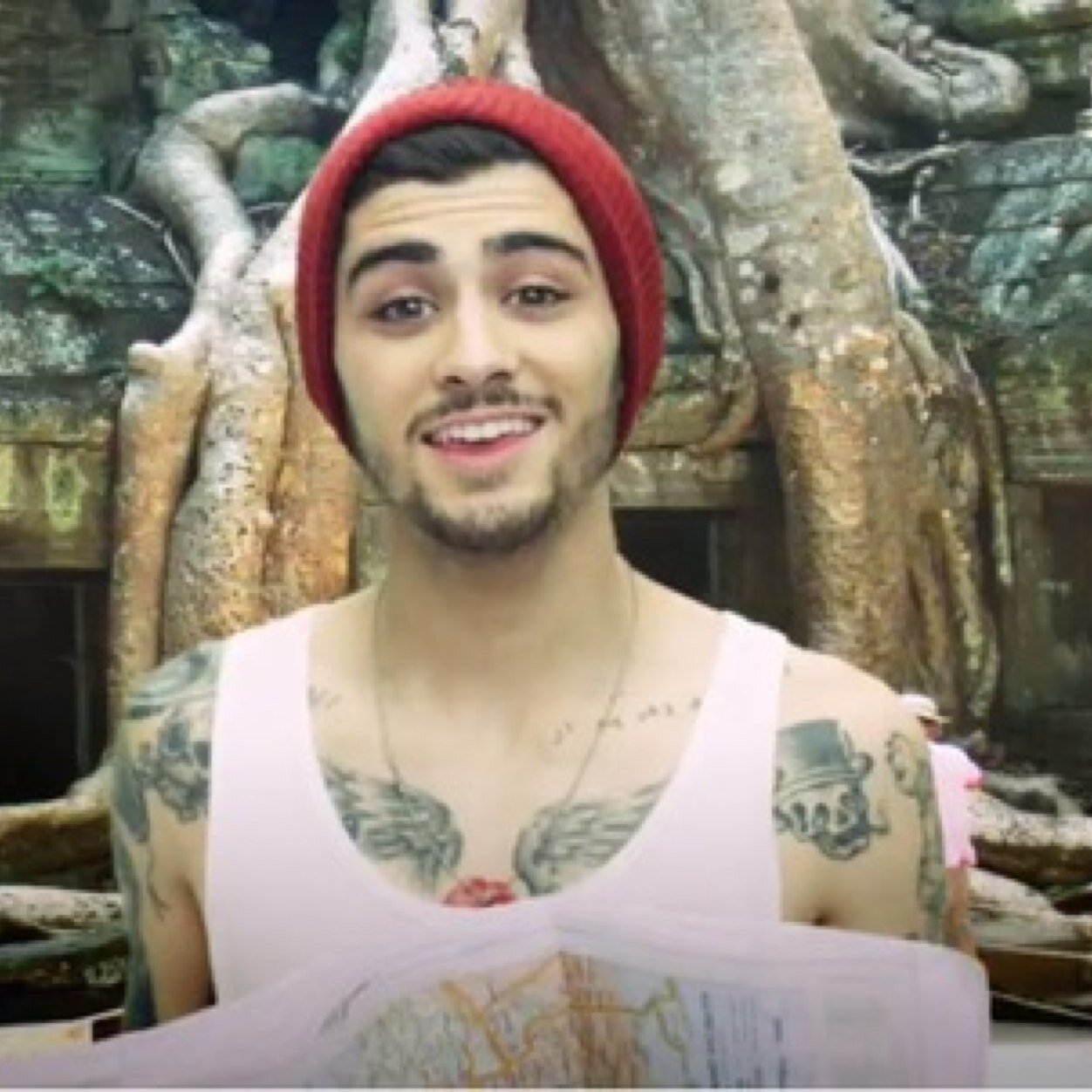 please follow @ilymzayn I gave you a free follow, so please :) @ilymzayn , Stay sassy babe x