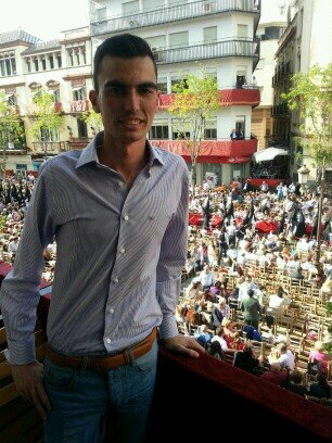 Amante de los carnavales y del futbol y betico hasta la muerte