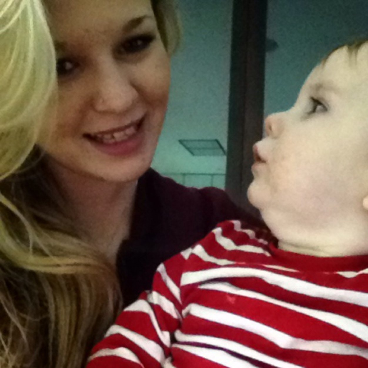 Amberwooderson's profile picture. See that follow button click it!! 
It turns blue!!!