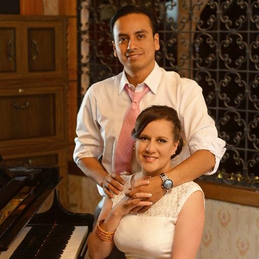 Esposo de Daniela, 100% orgulloso de ser Lojano.... Ing. Electrónico en Telecomunicaciones, Barcelonista de corazón