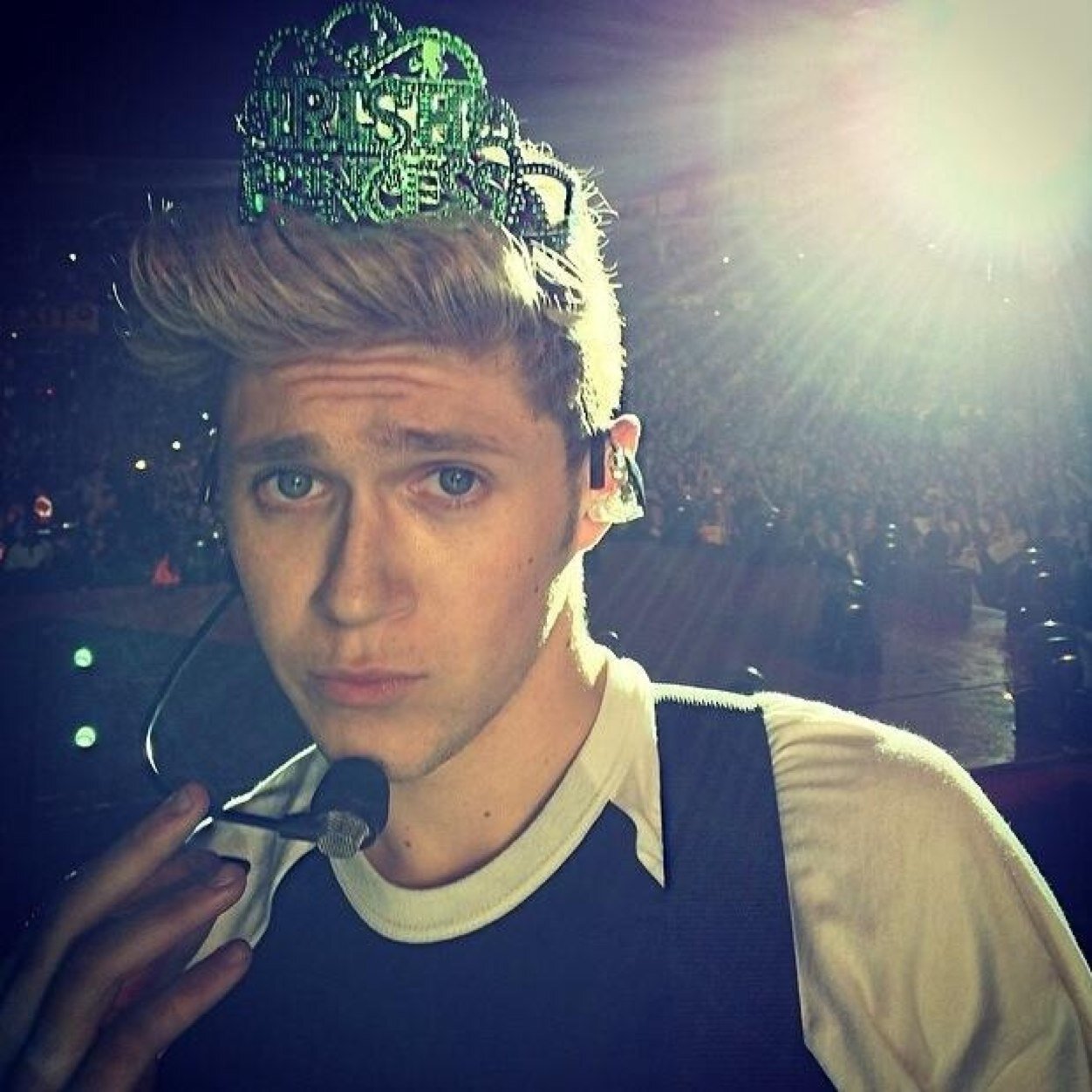 i just gave you a completely free follow because niall is single so let's be happy and rejoice