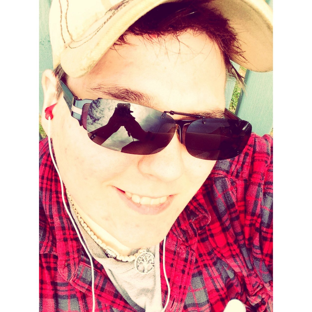 18. Transman. Gay. Mizzou Freshman. Journalist. Dreamer of Improbable Dreams. Hoper of Far-Flung Hopes. Spiritual. Human.