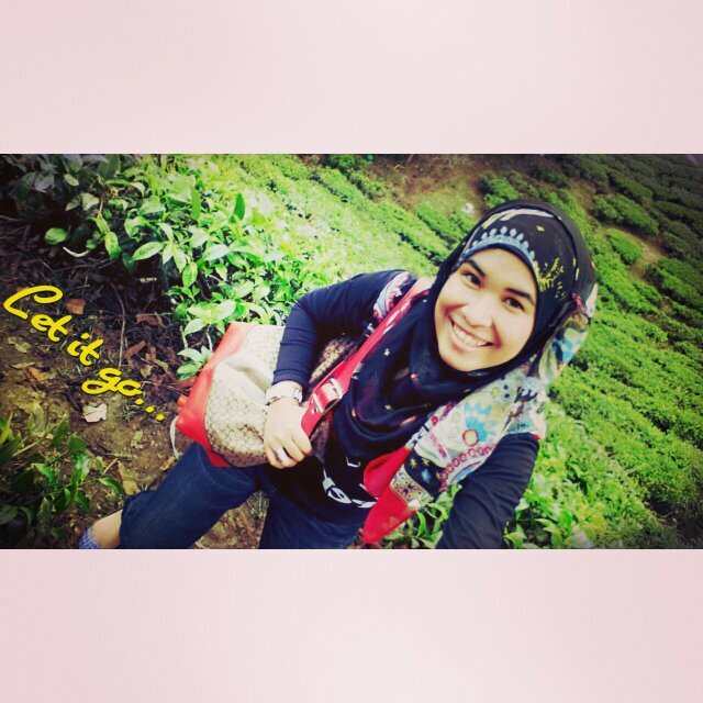 A happy gold lucky gurl but have fragile heart inside...!!!