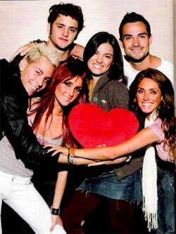 Hola soy muy fan del Rbd , Thalia y Gabriela spanic los amos muchos ... :8 sigo de volto !! bjos