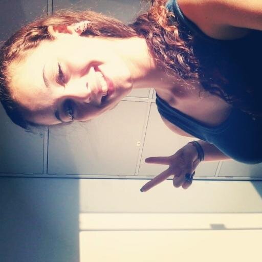 que mundo é esse que ninguém intende um sonho? que mundo é esse que ninguém sabe mais amar ? ♪    ♥CBJ ♥
