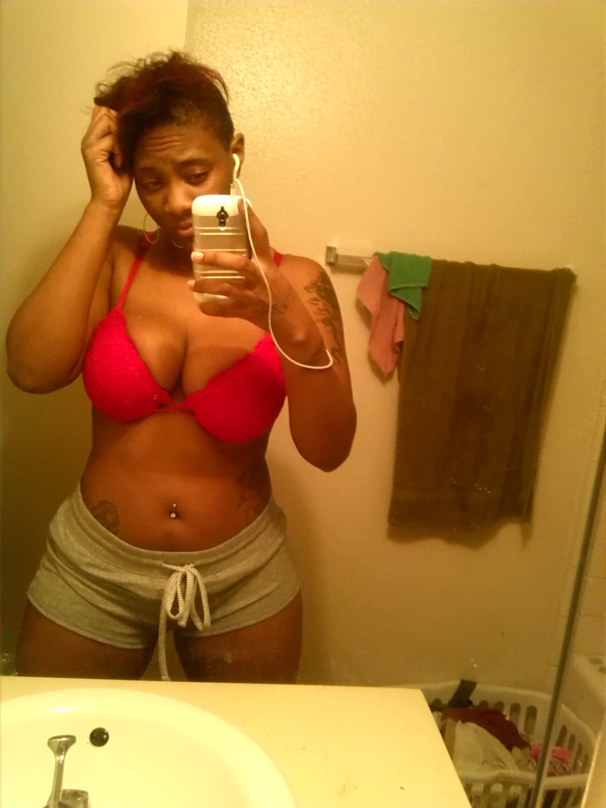 hott_topic23's profile picture. just bossy!!!