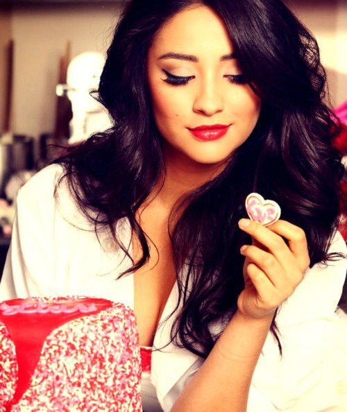 I'm a girl trying to find her way. #BoundFamily {More bio to come.}