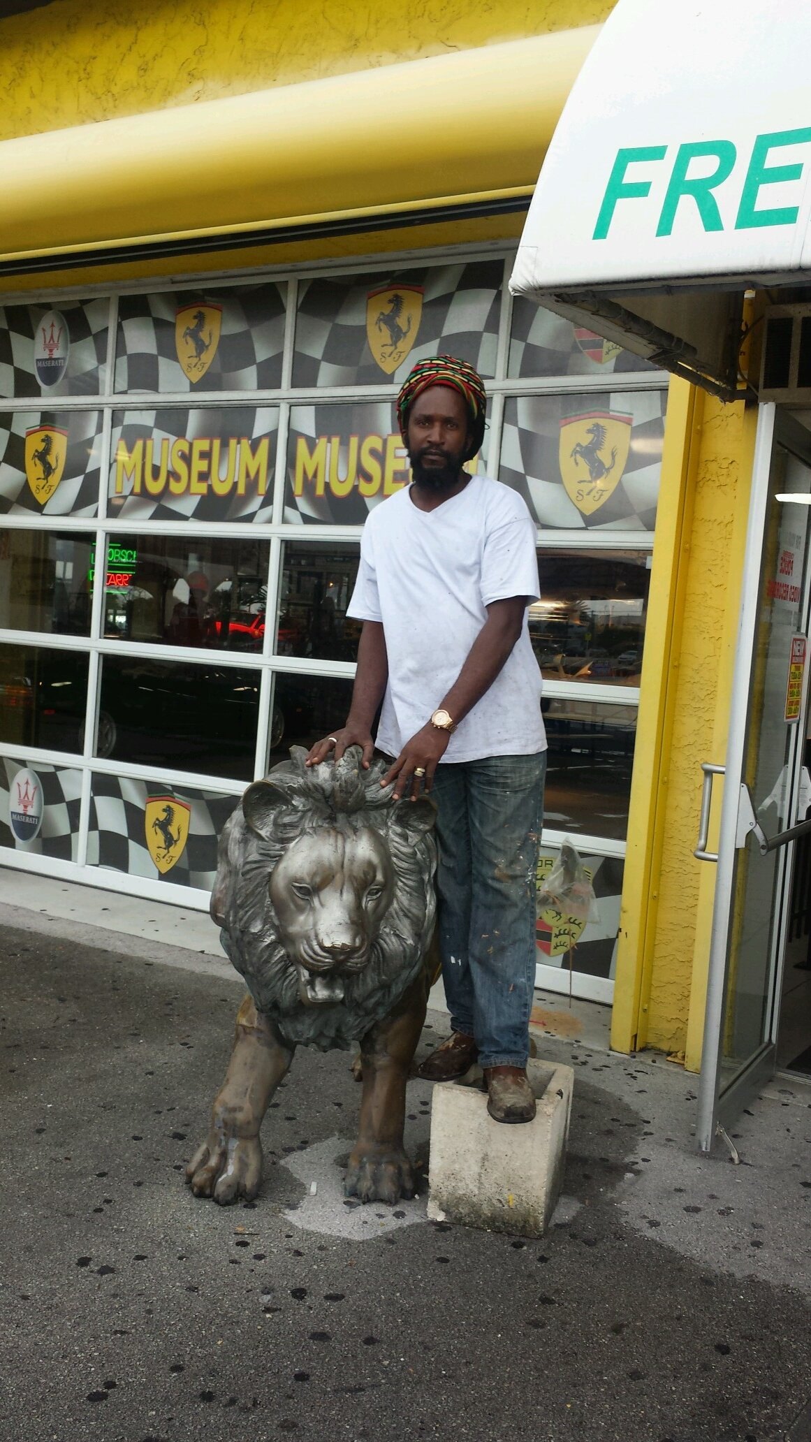 damark20's profile picture. Born in Manchester, Jamaica