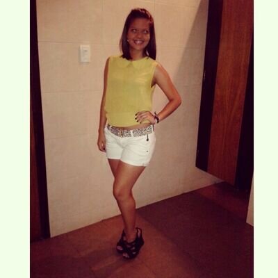 Yo no decido, Dios lo hace mejor. -Desastrosa no, con las manos llenas de curiosidad. Siempre dispuesta a reír. | instagram: _gabrielapv