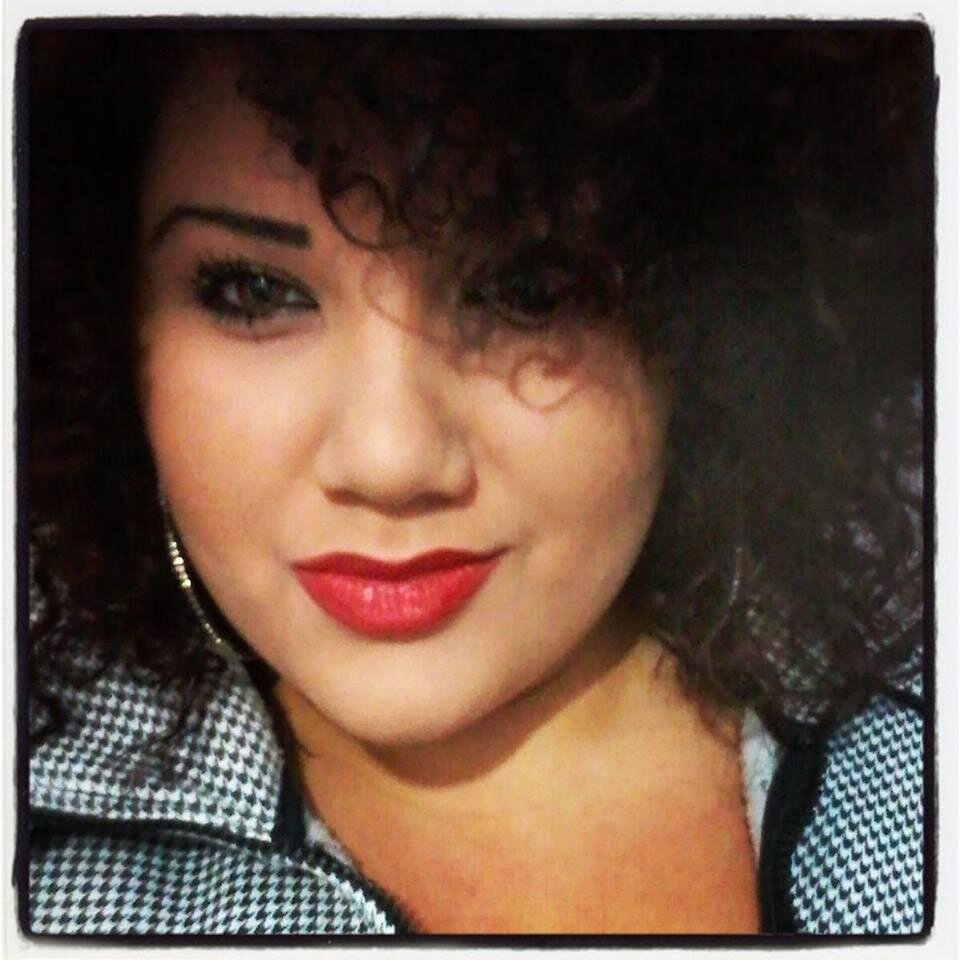 Serva de Deus!
Backing vocal .. Professora de canto .. compositora!