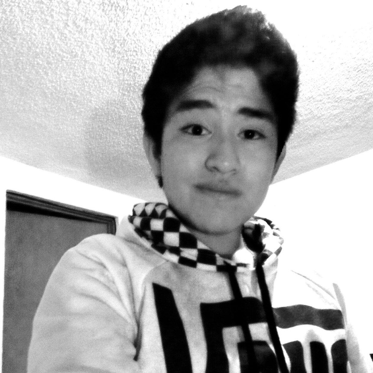 Hola /._./ soy skate :3 y mi whats es 5566119180