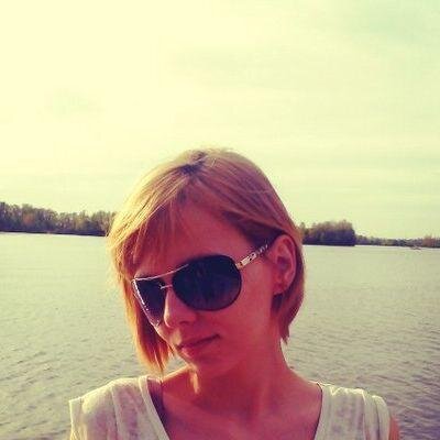 Родилась в прекрасном городе. Хочу мыслить легко. Просто люблю обмениваться идеями. Как человек очень раскрепощенная.