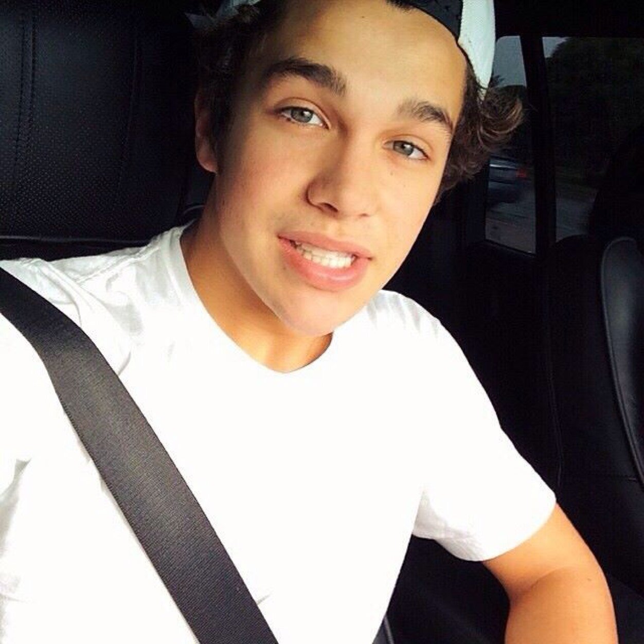 Yo! Its Mahomies_Till_the_End101 here from instagram pls follow and ill follow back!(; austin i love you33
