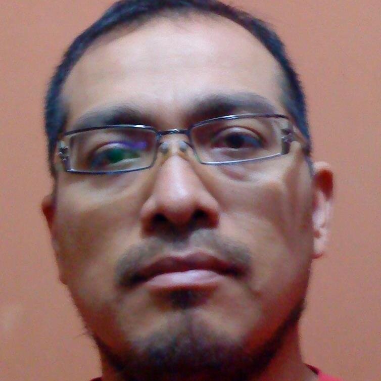 Soy un Twitero trasnochador comun y corriente, hincha de Alianza Lima y buen amigo eso dicen...