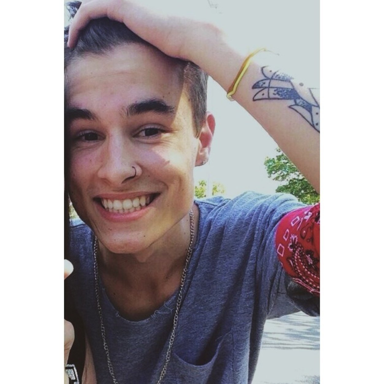 PLEASE FOLLOW @princecaniff AND @uniquegrier BECAUSE SHE GAVE YOU THIS FOLLOW, THANK YOU.