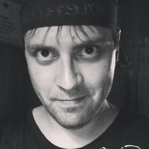 Занимаюсь маркетингом в социальных медиа (SMM)