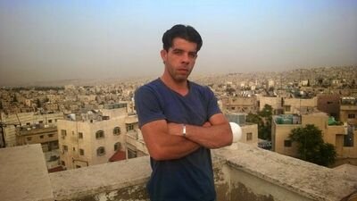 ‏عشقت لونها وسحرها وغفوت على انغام همسها 
وكتبت فيها شعرا اثار بركان شعرها