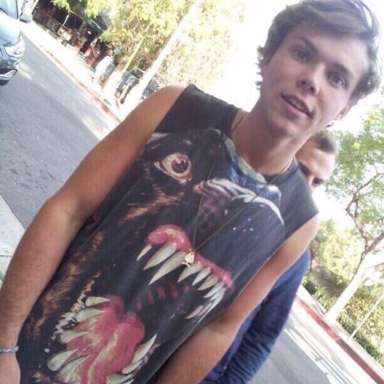 |She wears short skirts i wear band merch shes cheer captain and im an antisocial bundle of hate | 0/4 0/5 |