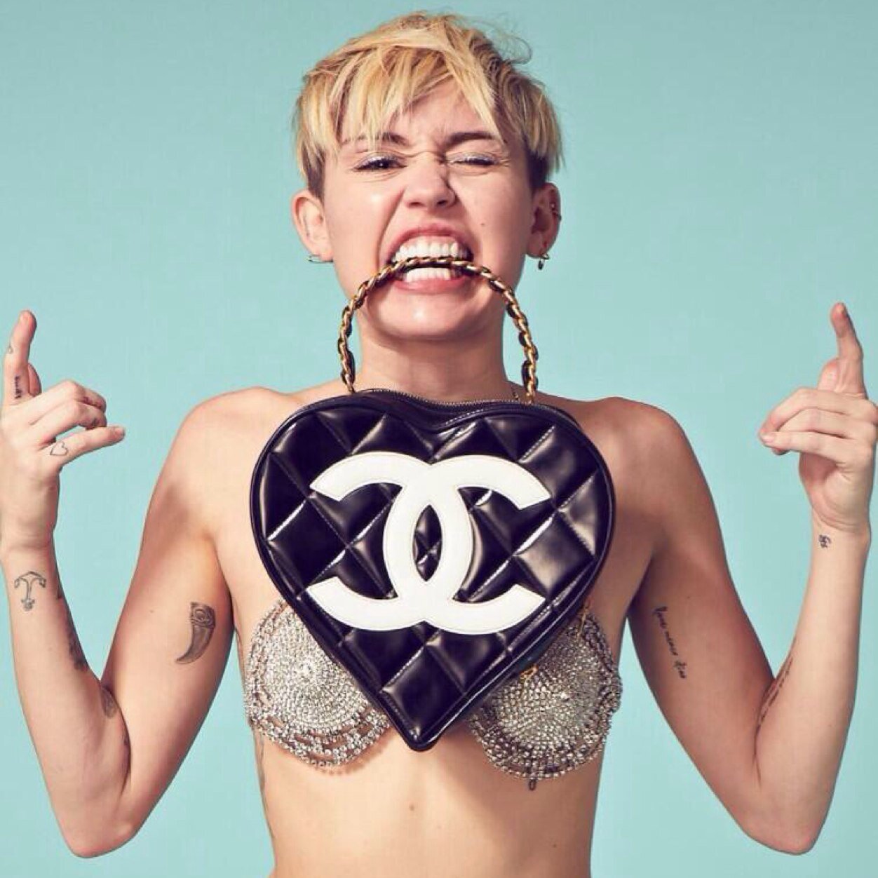 tropical_cyrus's profile picture. mrc & jdb & agb