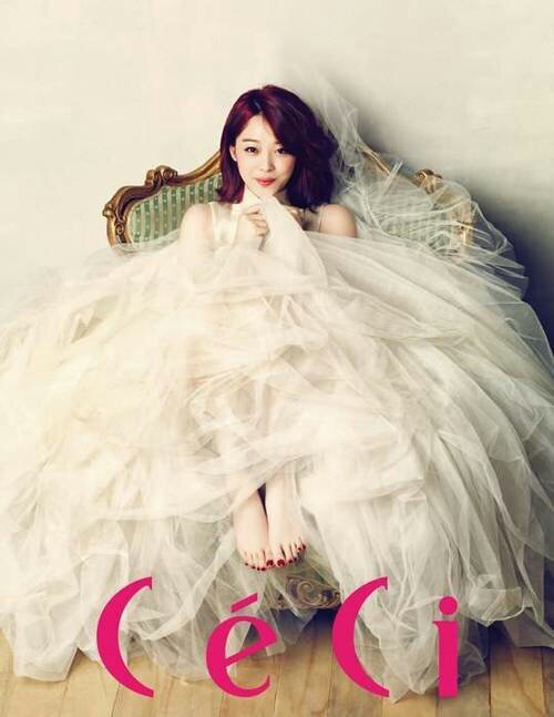 big baby f(x)'s maknae sulli imnida.