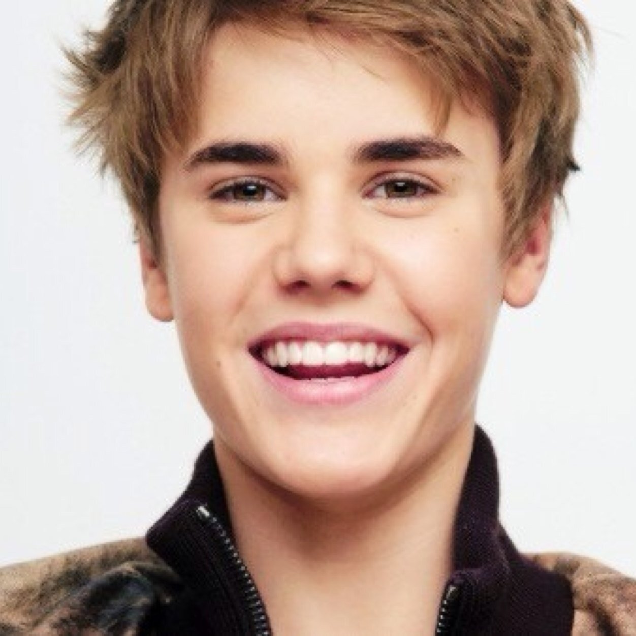 FREE FOLLOW!! PLEASE FOLLOW @Kidrauhlly_ AND I'LL GIVE YOU idk what