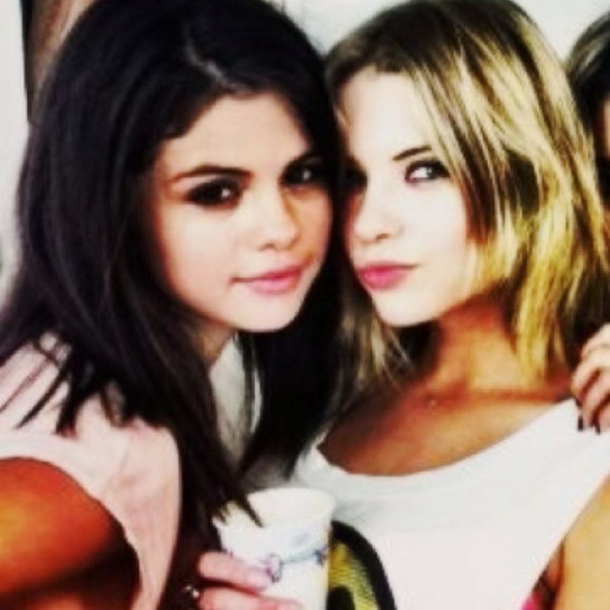 pll_bieber__'s profile picture. FREE FOLLOW !! FOLLOW @Kidrauhlly_ PLEASE AND I'LL GIVE YOU A COOKIE ♡
