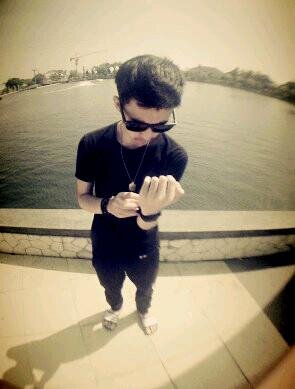 rizkyhuseins's profile picture. Y