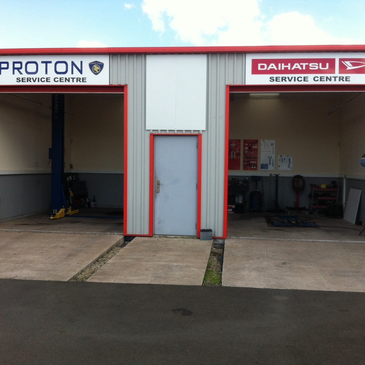 North shields only Proton dealer! Carrying out Servicing, repairs and diagnostic. Fully VAT registered. Enabling us to carry out Dealer servicing for warranty.