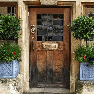 Friendly Estate Agents you can trust, with a personal approach. Run by two ladies with forty years experience between them in the property business. 01372940595