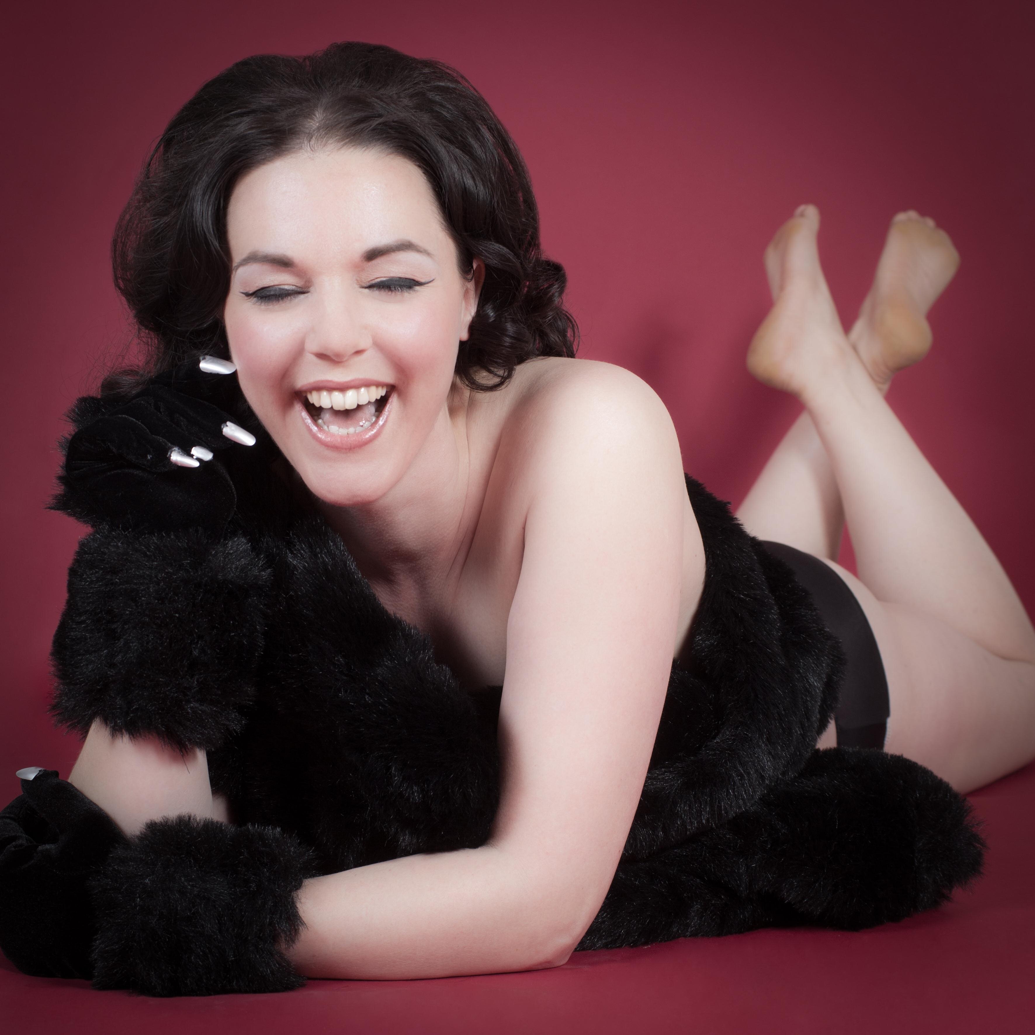 Puppets and Tom Waits fanatic. Poet, clown and burlesque performer.  Please support my ongoing work at Patreon: https://t.co/T3U4sdQxRJ