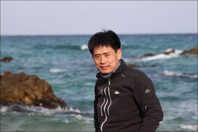 나는 나

늘 기다리며 산다 채워 졌을 때는 조금 비워지기를 비워 있을 때는 얼만큼 채워지기를 언제나 서두르지 않는다.
항아리 / 최문한