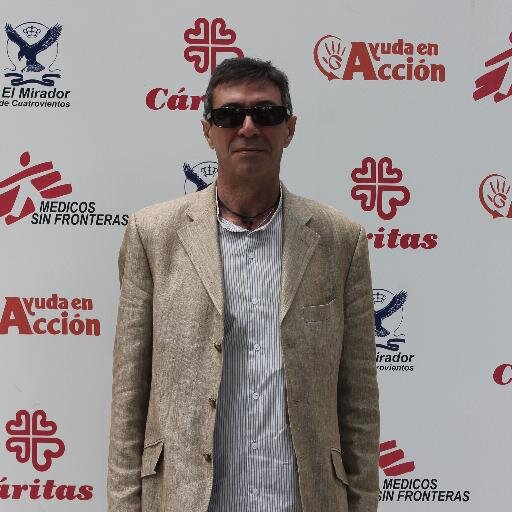 Hispano. Jurista y ahora Profe. Y de Cáritas
Honor: Cualidad moral q lleva al cumplimiento de los propios deberes respecto del prójimo y d uno mismo.