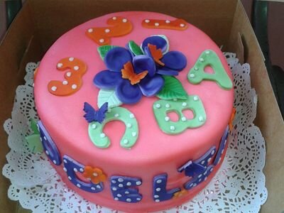 crumbcoated's profile picture. Creating the edible centerpiece of your special occasion........one batter at a time