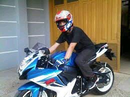 OutsaideAjie's profile picture. 