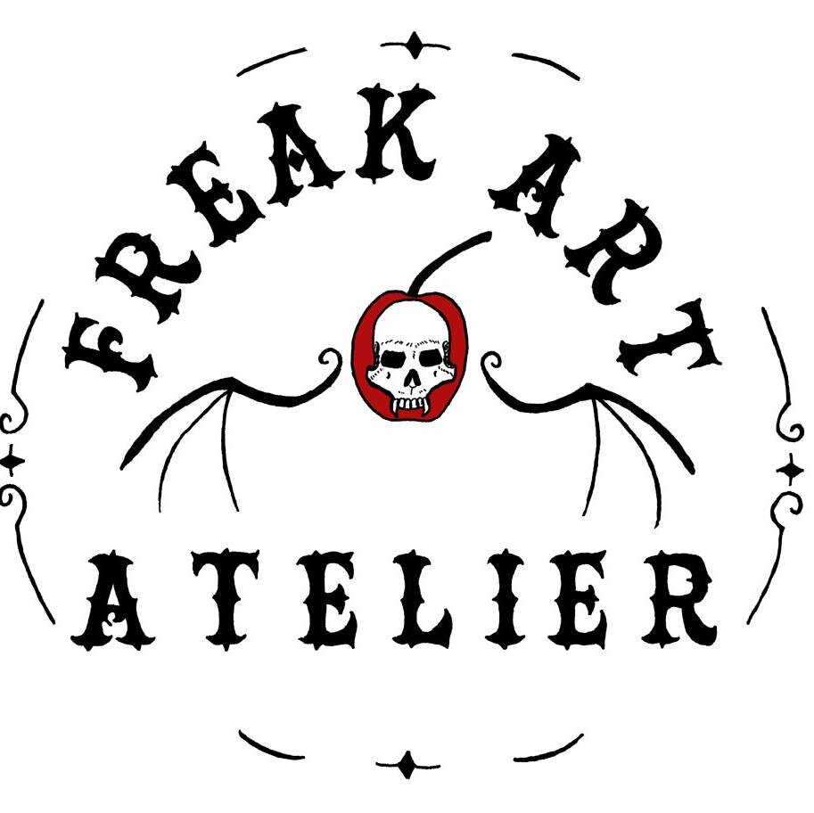 Freak Art Atelier is a concept of art and crafts. It's the brainchild of the strange ideas of a couple: she is an artist/art restorer, he is a craftsman.