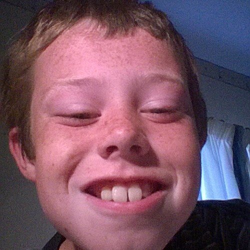 Please follow me i follow back help me get 300 follower's