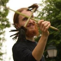 Jongleur, antispéciste, végétalien, opposant à toute formes d'oppressions.