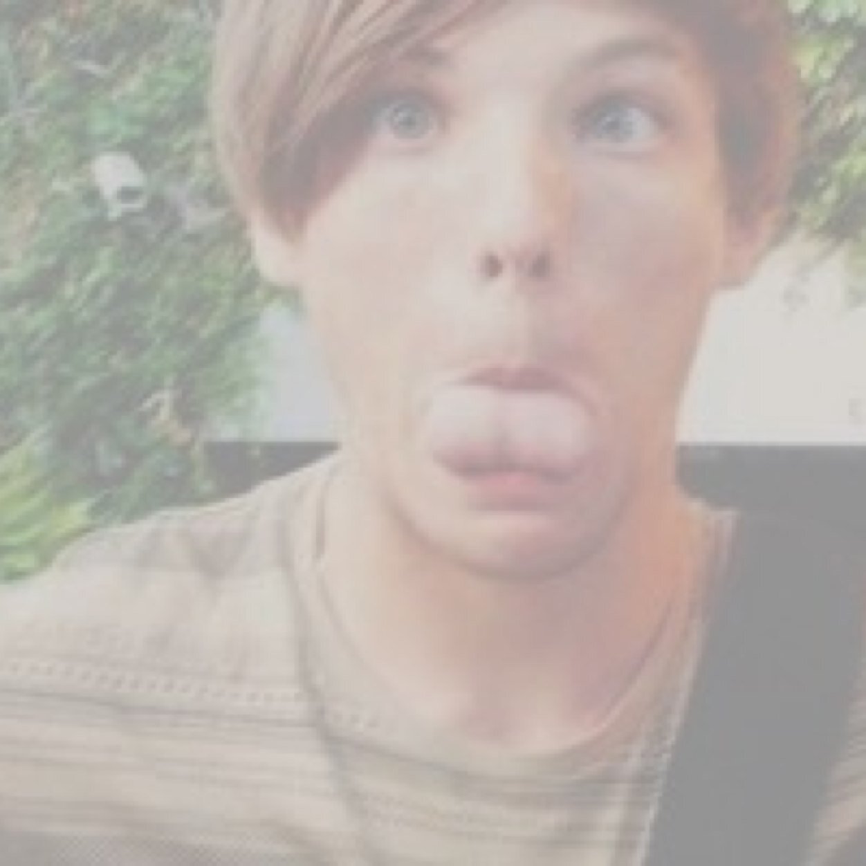 I dont know either but that crinkly eyed boy is just the one who makes my ♡ flutter ›◡ु‹