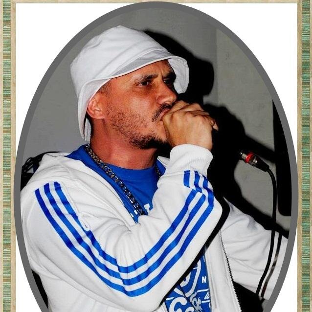 B.boy desde 1991, iniciando no rap desde 1999, e em 2010 convertido ao evangelho, hoje evangelizando atraves da musica.