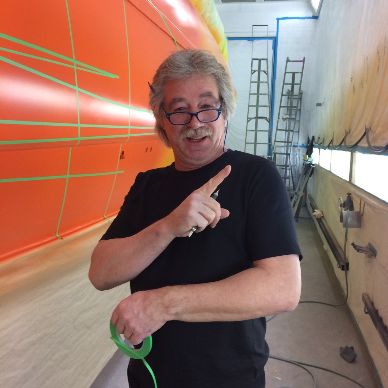 Airbrush Artist, Designer, Theatermaler bei Opernhaus Zürich und Bavariafilmstudios München, Restaurationsmaler