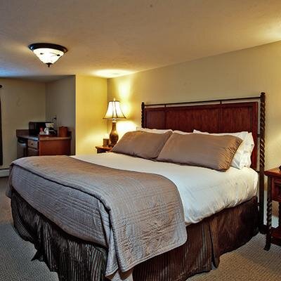 Woodfield_Manor's profile picture. Cottage and lodge suites located in the heart of the Poconos. Features fine dining, outdoor activities & more!